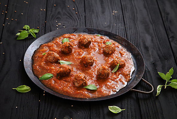 포토 JPG 해외이미지 전통 접시 음식 컨셉 다이어트 토마토 채소 공 파슬리 건강 육류 돼지고기 요리 사람없음 목재 식당 식사 저녁식사 이탈리아 소고기 튀김 신선 고명 그룹 맛 미트볼 지중해 먹기 허브 후추 토마토소스 점심식사 입가심 해외202004 해외포토 나무 식물 식기 유럽 바다 식재료 재료 모션 상점 소스_음식 향신료 파일형식 이미지허브