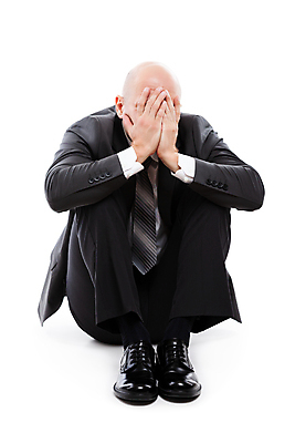 포토 JPG 해외이미지 전신 백인 남자 한명 정장 성인 앞모습 뷰티 머리카락 직장인 비즈니스맨 좌절 울음 흰배경 대머리 웅크림 탈모 탈모클리닉 성인남자한명만 해외202004 탈모예방 해외포토 서양인 직업 1 헤어스타일 옷 감정 뷰포인트 백그라운드 컨셉 비즈니스 모션 표정 사람 머리 흰색 예방 클리닉 증상 남자한명만 성인남자만 파일형식 이미지허브