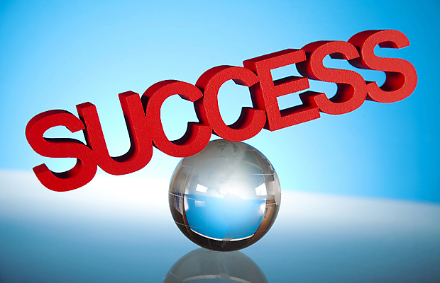 포토 JPG 해외이미지 비즈니스 성공 실내 타이포그라피 사람없음 파란배경 유리구슬 해외202004 해외포토 문자 백그라운드 컨셉 유리 내부 파란색 구슬 파일형식 이미지허브