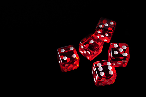 포토 JPG 해외이미지 모션 놀이 성공 사람없음 숫자 게임 죽음 우승 쌍 행운 던지기 도박 위험 큐브 카지노 주사위 기회 정사각형 롤 포커 라스베가스 잭팟 해외202004 해외포토 도형 문자 컨셉 최고 트럼프 파일형식 이미지허브