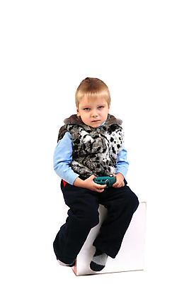 포토 JPG 해외이미지 백인 1 응시 남자 얼굴 어린이 셔츠 생각 자동차 피곤 한명 사람 앉기 소년 장난감 슬픔 흰색 잡기 상처 작음 고민 걱정 싱글 긴장 고립 사춘기 트러블 혼란 혼자 해외202004 해외포토 서양인 시선 감정 육상교통 컬러 컨셉 상의 모션 신체부위 크기 파일형식 이미지허브