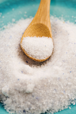 포토 JPG 해외이미지 바다 재료 사람없음 목재 파란색 흰색 양념 조미료 사발 국자 소금 고립 절임 해외202004 해외포토 나무 음식 컬러 주방용품 사기그릇 향미료 파일형식 이미지허브