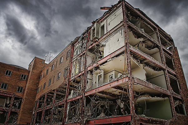 포토 JPG 해외이미지 외관 산업 벽 건축양식 하늘 벽돌 주택 사람없음 건물 파란색 금속 기계 손상 껍질 도시 업무 쓰레기 폐기물 파편 위험 땅 철 버리기 묘사 부식 전쟁 타운 낭비 그런지 깨짐 옛날 재앙 철강 콘크리트 파멸 해외202004 해외포토 건축물 건축 컬러 컨셉 모션 재질 작업 파일형식 소멸 이미지허브