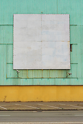 포토 JPG 해외이미지 포스터 거리 광고판 사람없음 공백 도시 버리기 부식 정사각형 구식 그런지 썩음 옛날 카피스페이스 해외202004 해외포토 도형 모션 알림판 판 파일형식 이미지허브