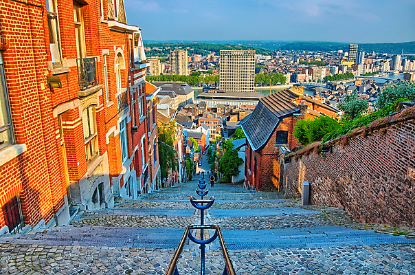 포토 JPG 해외이미지 산업 종교 벽 건축양식 벽돌 거리 주택 사람 사람없음 건물 물 교회 계단 맑음 고층빌딩 궁전 도시 센터 역사 강가 언덕 박물관 오르기 벨기에 지역 타운 이웃 단계 프랑스어 구역 수평선 해외202004 해외포토 자연요소 문자 건축물 건축 고건축 종교건축 모션 날씨 빌딩 강 서유럽 파일형식 이미지허브