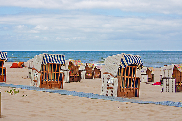 포토 JPG 해외이미지 유럽 모래 바다 섬 여행 의자 자연 하늘 날씨 휴가 휴식 수영장 독일 풍경 사람없음 목재 물 여름 파란색 모래사장 햇빛 태양 갈색 침묵 모래언덕 내추럴 발트해 수평선 비용 해외202004 해외포토 자연요소 나무 계절 나라 컬러 가구 컨셉 재료 북유럽 경제 소리 언덕 생태계 파일형식 이미지허브