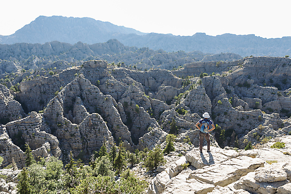 포토 JPG 해외이미지 여행 겨울 통신 산 사람없음 검은색 산책 죽음 구멍 위험 나침반 지중해 모험가 날카로움 통화 단계 루트 석회암 헬프 오싹 해외202004 해외포토 계절 바다 컬러 컨셉 모션 휴식 암석 도움 파일형식 이미지허브