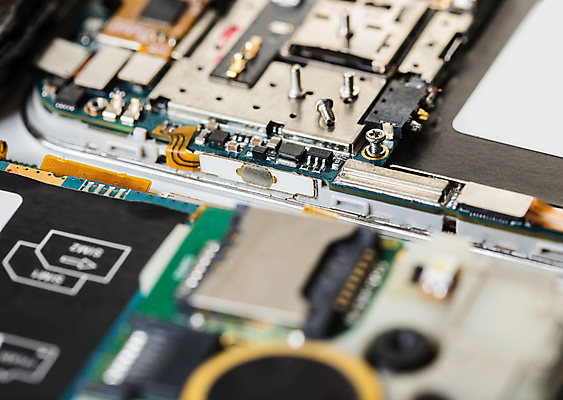 포토 JPG 해외이미지 백그라운드 통신 부분 모바일 세포 사람없음 스마트폰 핸드폰 디지털 스크린 손상 장비 도구 공구 나사 수리 무선전화기 전화기 스마트 오브젝트 서비스 순환 전자 볼트 고정 깨짐 마더보드 셀룰러 해외202004 해외포토 컨셉 모션 전자제품 스마트기기 파일형식 이미지허브