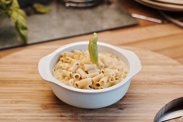 포토 JPG 해외이미지 음식 잎 치즈 패스트푸드 파스타 요리 사람없음 목재 초록색 주방 저녁식사 이탈리아 맛 바질 점심식사 해외202004 해외포토 나무 식물 유럽 컬러 컨셉 재료 유제품 서양음식 식사 인스턴트 파일형식 이미지허브