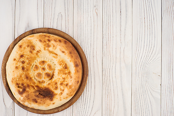 포토 JPG 해외이미지 음식 백그라운드 사람없음 목재 식사 저녁식사 빵집 흰색 플랫 아침식사 상품 굽기 깨 번 옛날 해외202004 해외포토 나무 빵 컬러 식재료 재료 상점 조미료 구이 파일형식 이미지허브