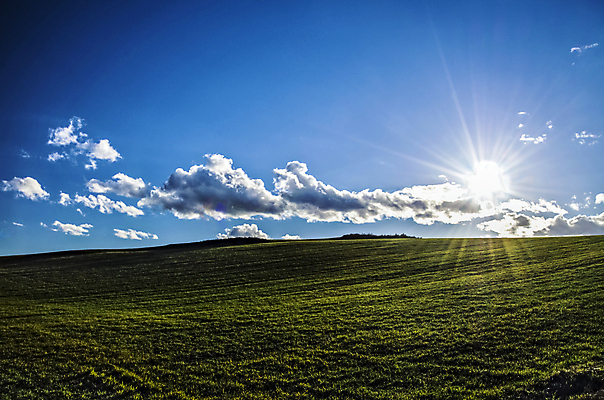 포토 JPG 해외이미지 나무 구름 응시 유럽 별 겨울 자연 하늘 산 그림자 풍경 사람없음 야외 초록색 파란색 빛 컬러풀 환경 계곡 광선 흰색 스페인 숲 땅 언덕 내추럴 광 넘어짐 해외202004 해외포토 자연요소 식물 시선 계절 나라 컬러 모션 생태계 파일형식 이미지허브