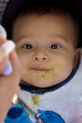 포토 JPG 해외이미지 백인 응시 행복 감정 어린이 포즈 컨셉 실내 건강 한명 미소 웃음 세로 기쁨 흰색 자녀 아기 신생아 달콤 작음 기저귀 걸음마 결백 돌봄 천진난만 혼자 해외202004 해외포토 서양인 1 시선 컬러 모션 표정 사람 내부 아기용품 맛 크기 파일형식 이미지허브
