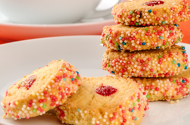 포토 JPG 해외이미지 접시 백그라운드 사람없음 노란색 쿠키 화려 달콤 오브젝트 질감 해외202004 해외포토 식기 컬러 컨셉 디저트 맛 파일형식 이미지허브