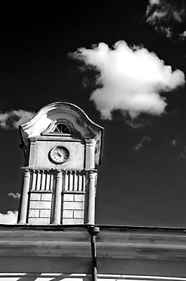 포토 JPG 해외이미지 구름 디자인 벽 시계 건축양식 하늘 지붕 화살 사람없음 탑 어둠 수확 흰색 시간 재산 묘사 다이얼 해외202004 해외포토 자연요소 건축물 건축 컬러 농업 금융 파일형식 이미지허브