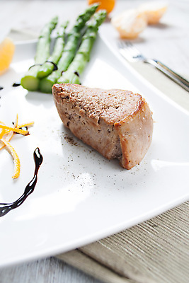 포토 JPG 해외이미지 접시 음식 다이어트 채소 오렌지 육류 돼지고기 스테이크 요리 사람없음 식당 저녁식사 돼지 고명 먹이 준비 아스파라거스 점심식사 해외202004 해외포토 식기 과일 식재료 포유류 서양음식 건강 상점 식사 파일형식 이미지허브