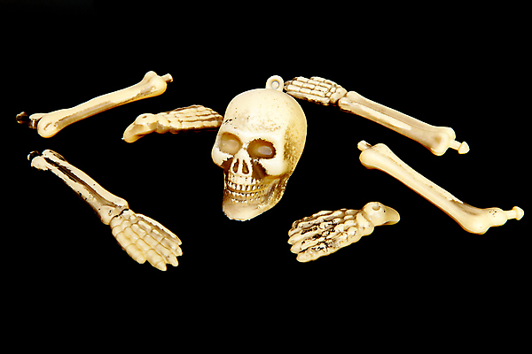 포토 JPG 해외이미지 무기 얼굴 해부 발 뼈 골격 관리 미소 웃음 사람 사람없음 머리 검은색 할로윈 죽음 플라스틱 해적 팔 나쁜 해골모형 오싹 해외202004 해외포토 컬러 의학 재질 표정 신체부위 모형 도둑 파일형식 이미지허브