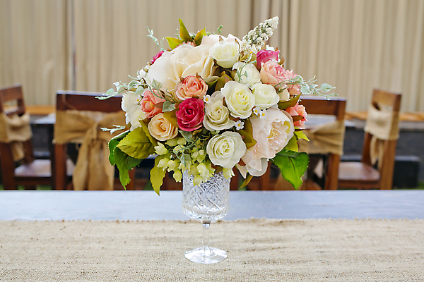 포토 JPG 해외이미지 식물 꽃잎 분홍색 꽃다발 잎 탁자 사람없음 목재 초록색 컬러풀 장미 공백 방 책상 파란배경 카피스페이스 해외202004 해외포토 나무 꽃 컬러 가구 백그라운드 재료 파란색 파일형식 이미지허브