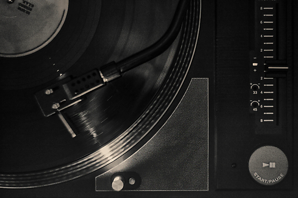 포토 JPG 해외이미지 음악 놀이 흑백 힙합 사람없음 전자제품 소리 경기장 수확 춤 레코드 혼합 DJ 묘사 라디오 디스코 오디오 먼지 아날로그 비닐 턴테이블 그런지 옛날 해외202004 해외포토 농업 스포츠시설 재질 문화예술 촬영기법 음반 파일형식 이미지허브