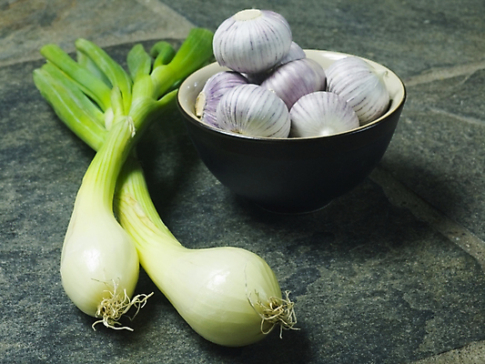 포토 JPG 해외이미지 음식 다이어트 채소 검은배경 양파 건강 마늘 요리 사람없음 초록색 건강관리 신선 사발 시장 향신료 날것 채식주의자 해외202004 해외포토 컬러 백그라운드 관리 검은색 사기그릇 채식 향미료 파일형식 이미지허브