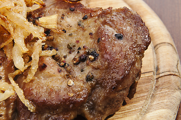 포토 JPG 해외이미지 접시 음식 조각 채소 콩 육류 돼지고기 스테이크 요리 사람없음 빨간색 초록색 식당 식사 저녁식사 기쁨 중앙 그릴 바비큐 강의 지중해 만족 후추 버터 점심식사 등심 정중 해외202004 해외포토 식기 감정 바다 컬러 컨셉 식재료 주방용품 곡류 서양음식 상점 향신료 파일형식 이미지허브