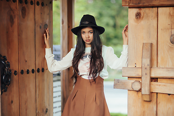 포토 JPG 해외이미지 모델 디자인 여자 아시아 얼굴 한국 그림자 한명 목재 초록색 여름 유행 검은색 수확 흰색 낟알 싱글 내추럴 그런지 해외202004 해외포토 나무 1 계절 나라 컬러 농업 재료 사람 신체부위 파일형식 이미지허브