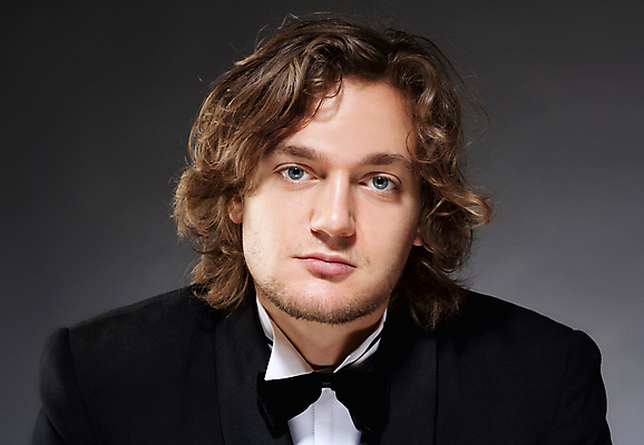 포토 JPG 해외이미지 백인 응시 남자 얼굴 한명 사람 정장 턱시도 갈색 머리 해외202004 해외포토 서양인 1 시선 옷 컬러 신체부위 파일형식 이미지허브