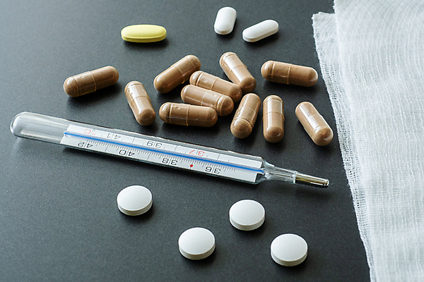 포토 JPG 해외이미지 백그라운드 신체 유리 건강 병원 사람 사람없음 숫자 알약 약 고통 장비 추위 의사 흰색 기구 공구 잡기 뜨거움 열 바이러스 질병 온도계 체온계 측정 오브젝트 온도 돌봄 마약 섭씨 해외202004 해외포토 문자 감정 컬러 의학 모션 재질 의료진 도구 파일형식 이미지허브