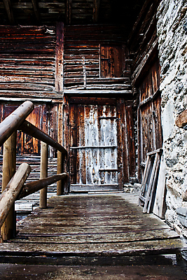 포토 JPG 해외이미지 전통 유럽 산 주택 풍경 사람없음 목재 문 마을 시골 스위스 알프스 샬레 옛날 해외202004 해외포토 나무 나라 재료 실험기구 건물 파일형식 이미지허브