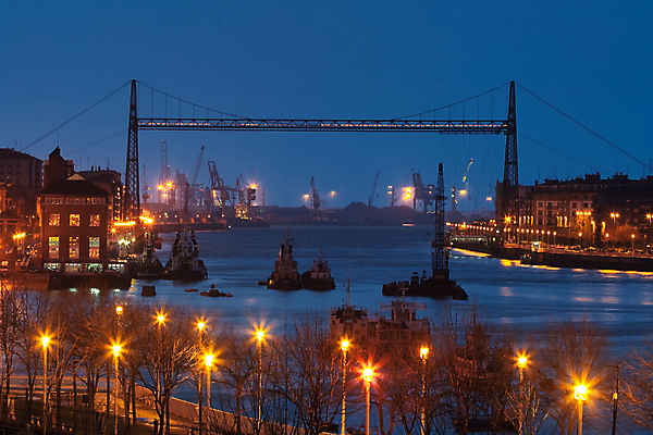 포토 JPG 해외이미지 유럽 건축양식 조명 사람 풍경 사람없음 강 도시 스페인 재산 야간 철 공학 철강 해외202004 해외포토 자연요소 교육 건축 나라 금융 파일형식 이미지허브