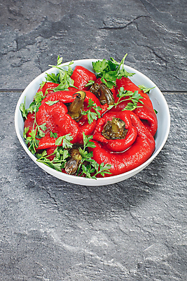 포토 JPG 해외이미지 접시 음식 채소 재료 고추 피망 주택 파프리카 파슬리 건강 요리 사람없음 빨간색 세로 컬러풀 주방 식사 저녁식사 샐러드 종 가을 시골 그릴 애피타이저 굽기 지중해 준비 유기농 후추 성분 내추럴 점심식사 폭식 고립 식용 음식준비 채식주의자 카피스페이스 해외202004 해외포토 식기 웰빙 계절 바다 컬러 주방용품 건물 공백 구이 향신료 채식 파일형식 이미지허브