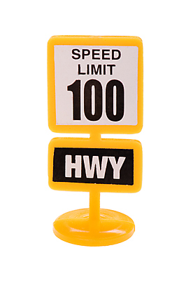 포토 JPG 해외이미지 아이콘 교육 도로 여행 백그라운드 컨셉 텍스트 통신 경고 안전 사람없음 장난감 게임 흰색 표지판 고속도로 위험 플라스틱 방향 심볼 사인 속도 신호 법 규칙 고립 제어 해외202004 해외포토 길 컬러 교통시설 재질 놀이 알림판 파일형식 이미지허브