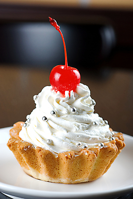 포토 JPG 해외이미지 디저트 사람없음 체리 크림 타르트 해외202004 해외포토 음식 빵 과일 파이_빵 파일형식 이미지허브