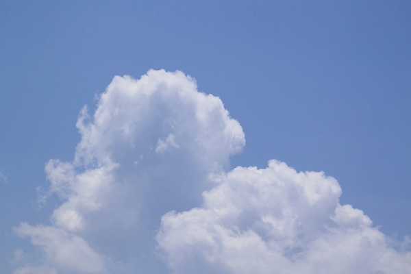 포토 JPG 해외이미지 모양 구름 자연 하늘 바람 풍경 사람없음 야외 파란색 빛 햇빛 우주 환경 자유 흰색 분위기 수평선 해외202004 해외포토 자연요소 컬러 컨셉 날씨 태양 생태계 파일형식 이미지허브