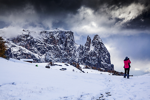 포토 JPG 해외이미지 나무 계절 공원 유럽 여행 백그라운드 겨울 자연 하늘 휴가 산 파노라마 국립공원 풍경 사람없음 야외 파란색 여행객 마을 계곡 놀람 이탈리아 하이킹 추위 가을 보트 숲 휴양지 알프스 완벽 절정 눈내림 해외202004 해외포토 식물 공공시설 감정 나라 컬러 컨셉 배_교통 레저 눈_날씨 촬영기법 표정 사람 장소 생태계 파일형식 이미지허브