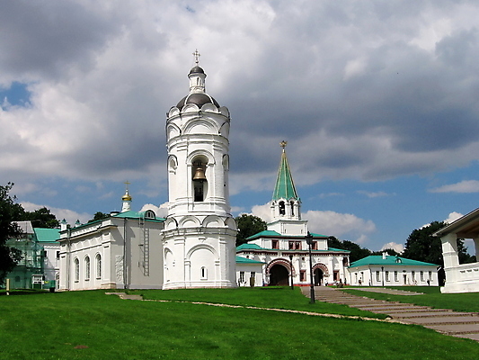 포토 JPG 해외이미지 구름 전통 외관 유럽 종교 여행 십자가 건축양식 하늘 벽돌 사람없음 야외 건물 교회 믿음 탑 맑음 흰색 사찰 역사 러시아 천연기념물 신앙심 옛날 크렘린궁전 해외202004 해외포토 자연요소 건축물 건축 감정 나라 컬러 종교건축 날씨 궁전 크렘린 파일형식 이미지허브