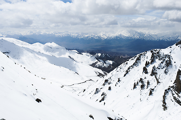 포토 JPG 해외이미지 도로 여행 산 풍경 사람없음 여행객 내추럴 해외202004 해외포토 길 교통시설 사람 파일형식 이미지허브