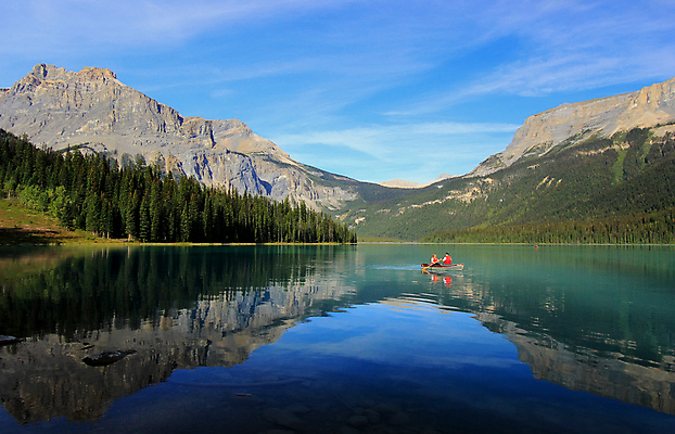 포토 JPG 해외이미지 나무 공원 호수 여행 캐나다 자연 하늘 산 풍경 사람없음 건물 여름 반사 가을 바위 소나무 보트 숲 산등성이 에메랄드 카누 화석 대통령 앨버타 로키산맥 해외202004 해외포토 식물 건축물 계절 공공시설 북아메리카 배_교통 돌_바위 수상스포츠 보석 생태계 파일형식 이미지허브