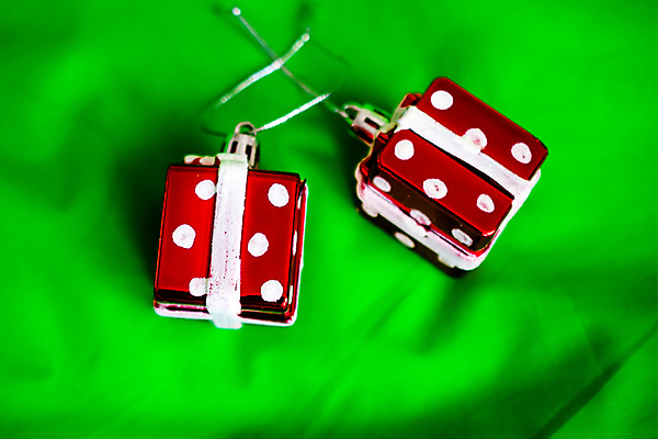 포토 JPG 해외이미지 나무 리본 크리스마스 휴가 새해 선물 사람없음 장식 빨간색 초록색 상자 컬러풀 놀람 게임 흰색 축하 신용카드 생일 도박 12월 카지노 주사위 활 기회 포커 고립 해외202004 해외포토 식물 기념일 감정 컬러 컨셉 놀이 표정 금융 트럼프 날짜 파일형식 이미지허브