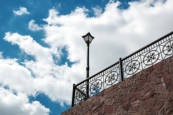 포토 JPG 해외이미지 구름 디자인 여행 가로등 전구 건축양식 자연 유리 하늘 날씨 추상 조명 거리 풍경 사람없음 야외 장식 여름 파란색 빛 컬러풀 우주 환경 금속 검은색 골동품 등불 램프 도시 화려 철 복고 타운 천국 내추럴 옛날 스타일 해외202004 해외포토 자연요소 계절 공공시설 건축 컬러 컨셉 무늬 재질 생태계 파일형식 이미지허브