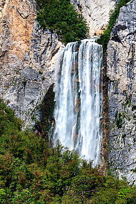 포토 JPG 해외이미지 나무 공원 음료 파도 여행 모션 자연 하늘 산 풍경 사람없음 야외 물 여름 파란색 강 환경 봄 거품 폭포 젖음 흐름 가을 바위 흰색 액체 개울 황무지 급류 떨어짐 숲 시원함 속도 질감 분무기 내추럴 슬로베니아 해외202004 해외포토 자연요소 식물 계절 공공시설 유럽 바다 컬러 컨셉 돌_바위 생태계 파일형식 이미지허브