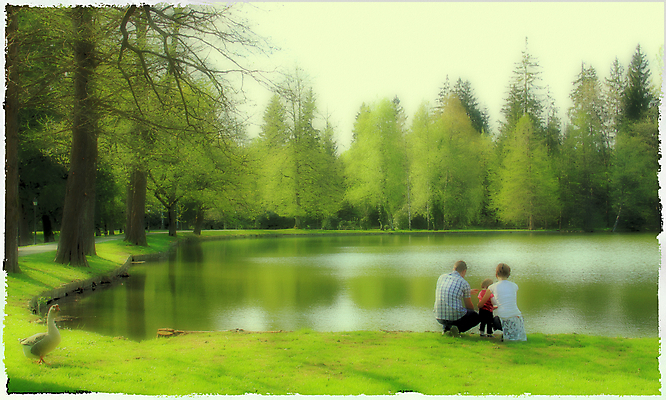 포토 JPG 해외이미지 라이프스타일 계절 공원 여자 남자 딸 행복 어린이 가족 엄마 휴식 함께함 3 사랑 사람 성인 세명 초록색 기쁨 그룹 아빠 숲 즐거움 강렬 해외202004 해외포토 공공시설 감정 컬러 컨셉 관계 생활 파일형식 이미지허브