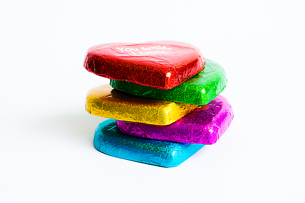 포토 JPG 해외이미지 모양 음식 분홍색 결혼 백그라운드 휴가 디저트 발렌타인데이 사탕 선물 사랑 사람 이벤트 사람없음 장식 빨간색 초록색 파란색 상자 컬러풀 갈색 과자 우주 초콜릿 어둠 금지 흰색 하트 축하 황금 달콤 설탕 뿌리기 심볼 고립 핸드메이드 해외202004 해외포토 감정 컬러 컨셉 모션 데이이벤트 맛 파일형식 이미지허브