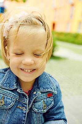 포토 JPG 해외이미지 백인 1 라이프스타일 공원 여자 행복 얼굴 어린이 백그라운드 장난 자연 놀이 건강 한명 미소 사람 야외 초록색 여름 태양 맑음 봄 기쁨 가을 표현 아기 달콤 작음 걸음마 해외202004 해외포토 자연요소 서양인 계절 공공시설 감정 컬러 모션 날씨 표정 생활 신체부위 맛 크기 생태계 파일형식 이미지허브