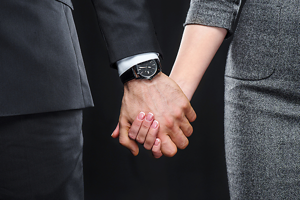 포토 JPG 해외이미지 직업 커플 여자 감정 백그라운드 비즈니스 사업가 관계 함께함 사랑 사람 정장 손짓 사람없음 유행 검은색 어둠 기쁨 표현 업무 경영자 리더 열정 예복 경영 진짜 스타일 해외202004 해외포토 옷 컬러 컨셉 모션 작업 파일형식 이미지허브