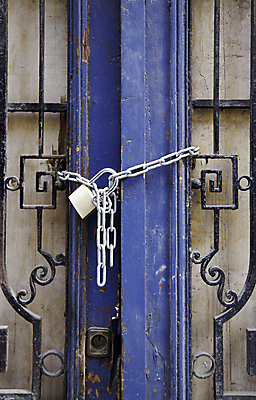 포토 JPG 해외이미지 열쇠 자물쇠 안전 사람없음 파란색 문 금속 닫기 보호 연결 쇠사슬 절도 버리기 잠금 보험 고립 수목 썩음 철강 해외202004 해외포토 컬러 컨셉 모션 재질 범죄 보안 파일형식 이미지허브
