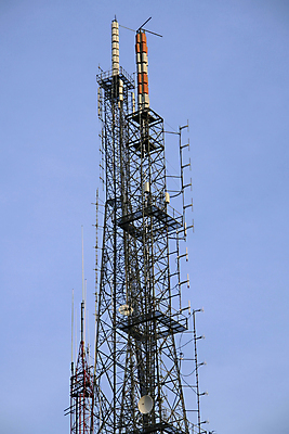 포토 JPG 해외이미지 파도 통신 하늘 모바일 무선통신 세포 안테나 사람없음 파란색 탑 텔레비전 정보 네트워크 개울 역 무선전화기 전화기 라디오 신호 방송 전염 전송 송신기 철강 셀룰러 해외202004 해외포토 건축물 바다 컬러 교통시설 전자제품 강 질병 감염 파일형식 이미지허브