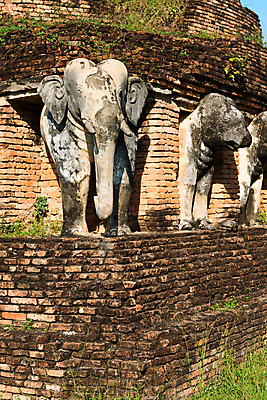포토 JPG 해외이미지 공원 아시아 종교 선 불교 태국 코끼리 동양인 사람없음 건물 초록색 조각상 노란색 바위 기도 사찰 역사 큼 명상 부처 신성 타운 사리탑 옛날 왕국 파멸 해외202004 해외포토 건축물 공공시설 나라 컬러 컨셉 포유류 종교건축 인종 조형물 탑 돌_바위 도시 크기 파일형식 소멸 이미지허브