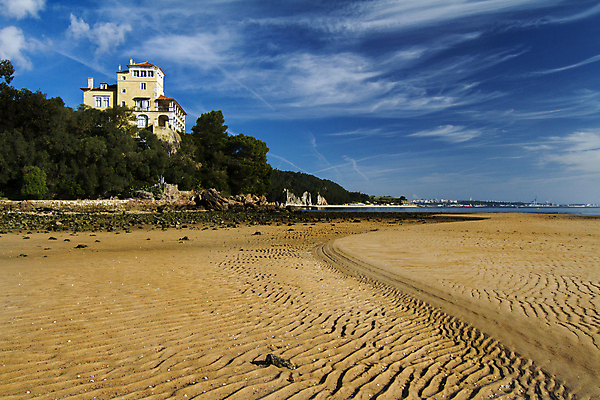 포토 JPG 해외이미지 구름 유럽 모래 파도 바다 여행 자연 휴가 풍경 사람없음 야외 물 파란색 평화 맑음 궁전 만 포르투갈 내추럴 해외202004 해외포토 자연요소 나라 컬러 컨셉 고건축 날씨 생태계 파일형식 이미지허브