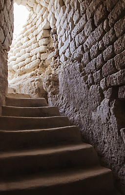 포토 JPG 해외이미지 벽 건축양식 벽돌 주택 사람없음 내부 건물 계단 수확 바위 폐허 그런지 깨짐 옛날 이스라엘 해외202004 해외포토 건축물 건축 컨셉 농업 돌_바위 서아시아 파일형식 이미지허브