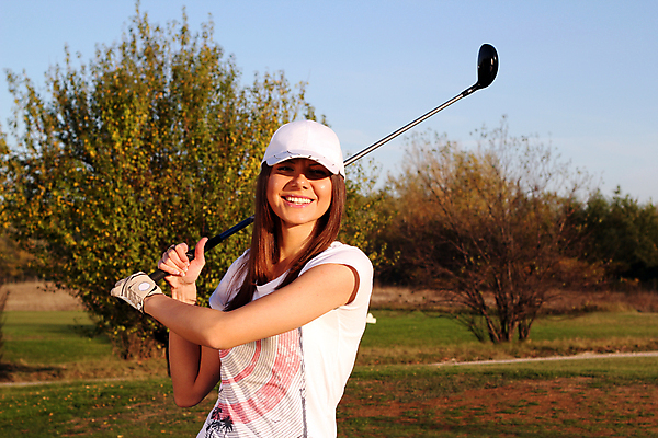 포토 JPG 해외이미지 라이프스타일 여자 행복 스포츠 밭 골프 놀이 한명 20대 성인 야외 초록색 게임 흰색 골퍼 강의 클럽 슛 때리기 플레이어 해외202004 해외포토 1 감정 컬러 농업 모션 운동선수 사람 청년 생활 구기 파일형식 이미지허브